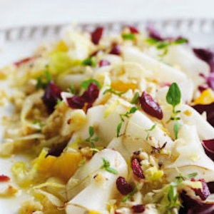 Radicchiosalat med jordskokker, nødder og appelsin