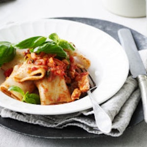 Pasta med kylling og tomatsauce