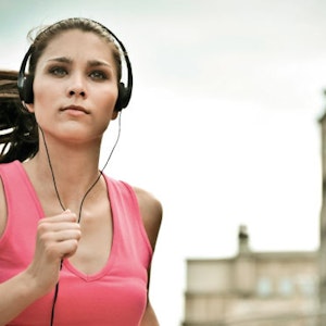 https://dk-femina-backend.imgix.net/media/websites/femina-dot-dk/website/motion-og-sundhed/traening/2012/12/1252-muski-til-motion/1252-musik-til-motion-copy.jpg?ixlib=vue-2.9.1&auto=format&width=300&height=300&fit=crop&fp-x=0.5&fp-y=0.5
