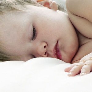 https://dk-femina-backend.imgix.net/media/websites/mama-dot-dk/website/baby/soevn/2010-03-fem-gode-sovnraad-kopi.jpg?ixlib=vue-2.9.1&auto=format&width=300&height=300&fit=crop&fp-x=0.5&fp-y=0.5