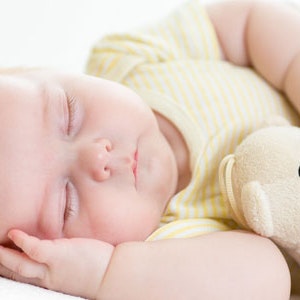 https://dk-femina-backend.imgix.net/media/websites/mama-dot-dk/website/baby/soevn/babysoversigstorprim.jpg?ixlib=vue-2.9.1&auto=format&width=300&height=300&fit=crop&fp-x=0.5&fp-y=0.5
