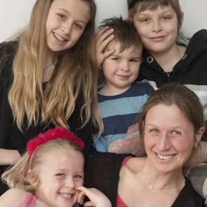 https://dk-femina-backend.imgix.net/media/websites/mama/baby/2015/juli/kristina612.jpg?ixlib=vue-2.9.1&auto=format&width=300&height=300&fit=crop&fp-x=0.5&fp-y=0.5