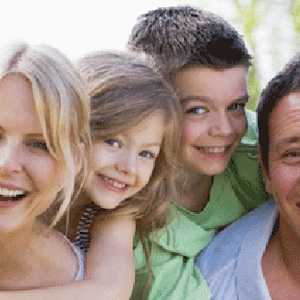 https://dk-femina-backend.imgix.net/media/websites/mama/boernefamillie/2014/oktober/612x325ferie.jpg?ixlib=vue-2.9.1&auto=format&width=300&height=300&fit=crop&fp-x=0.5&fp-y=0.5