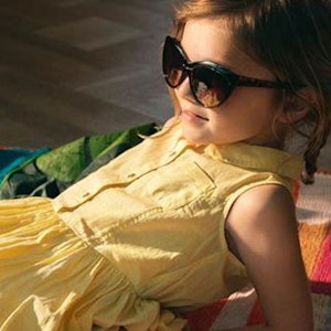 https://dk-femina-backend.imgix.net/media/websites/mama/boernefamillie/2015/maj/pigemedsolbriller612.jpg?ixlib=vue-2.9.1&auto=format&width=300&height=300&fit=crop&fp-x=0.5&fp-y=0.5
