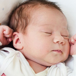 https://dk-femina-backend.imgix.net/media/websites/mama/gravid/babysfemfoersteugerprim.jpg?ixlib=vue-2.9.1&auto=format&width=300&height=300&fit=crop&fp-x=0.5&fp-y=0.5