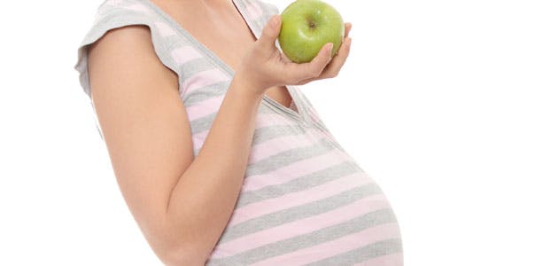 https://dk-femina-backend.imgix.net/media/websites/mama/gravid/foer-april-2013/2012-23-gravid-kost-prim.jpg