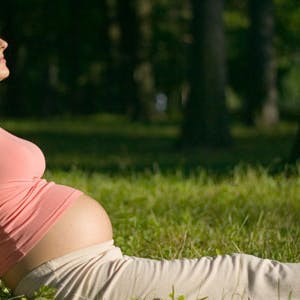 https://dk-femina-backend.imgix.net/media/websites/mama/gravid/gravid-kost-og-pleje/gravidsanserprim.jpg