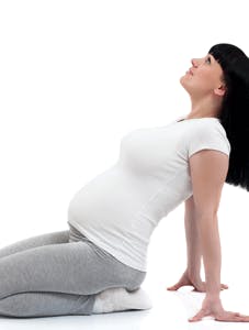 https://dk-femina-backend.imgix.net/media/websites/mama/gravid/graviditet-traening-siddendeprim.jpg