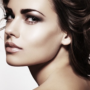 https://dk-femina-backend.imgix.net/media/websites/qmag-dot-dk/website/egangsbilleder-2013/november/mineral-foundation.jpg?ixlib=vue-2.9.1&auto=format&width=300&height=300&fit=crop&fp-x=0.5&fp-y=0.5