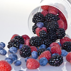 https://dk-femina-backend.imgix.net/media/websites/qmag-dot-dk/website/engangsbilleder-2012/december/2012-52-vitaminer-p.jpg?ixlib=vue-2.9.1&auto=format&width=300&height=300&fit=crop&fp-x=0.5&fp-y=0.5