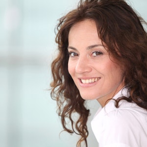 https://dk-femina-backend.imgix.net/media/websites/qmag-dot-dk/website/engangsbilleder-2014/april/woman40prim.jpg?ixlib=vue-2.9.1&auto=format&width=300&height=300&fit=crop&fp-x=0.5&fp-y=0.5