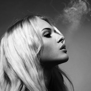https://dk-femina-backend.imgix.net/media/websites/qmag-dot-dk/website/engangsbilleder-2014/januar/nytaar-f.jpg?ixlib=vue-2.9.1&auto=format&width=300&height=300&fit=crop&fp-x=0.5&fp-y=0.5