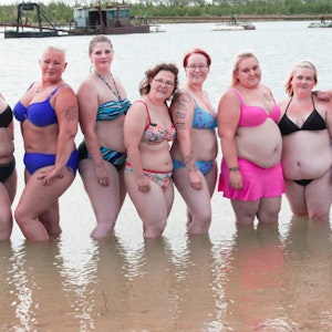 Smukke kvinder iført bikini