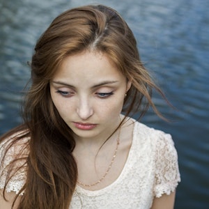 https://dk-femina-backend.imgix.net/media/websites/qmag-dot-dk/website/engangsbilleder-2014/juni/ungsygprim.jpg?ixlib=vue-2.9.1&auto=format&width=300&height=300&fit=crop&fp-x=0.5&fp-y=0.5