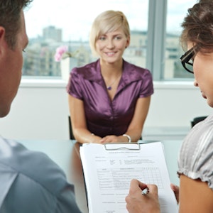 https://dk-femina-backend.imgix.net/media/websites/qmag-dot-dk/website/engangsbilleder-2014/maj/jobsamtaleprim.jpg?ixlib=vue-2.9.1&auto=format&width=300&height=300&fit=crop&fp-x=0.5&fp-y=0.5