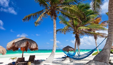 Når man rejser på krydstogt i Caribien er der gode muligheder for at nyde de flotte strande på øerne.