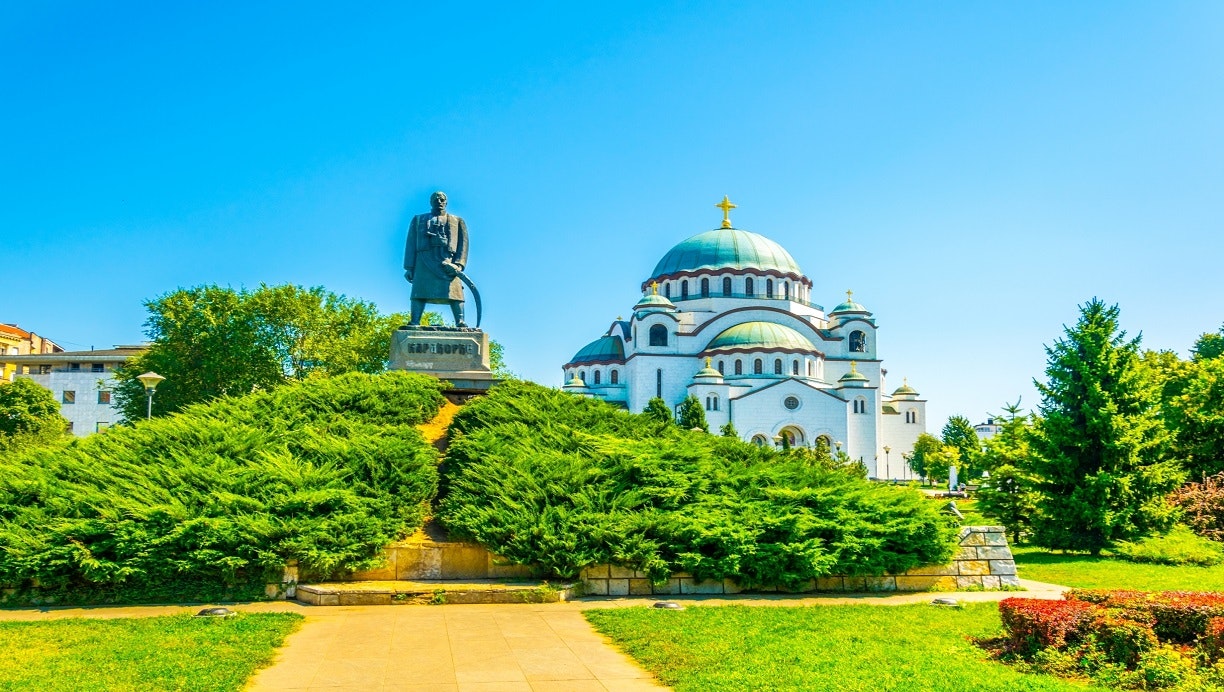 Beliggende hvor floderne Sava og Donau mødes, er Beograd en nutidig storby med en gæstfri lokalbefolkning og spændende historie. Sankt Sava Kirken er en af verdens største ortodokse kirker. 