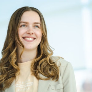 https://dk-femina-backend.imgix.net/video_thumbnails/RVfD36Ek.jpg?ixlib=vue-2.9.1&auto=format&width=300&height=300&fit=crop&fp-x=0.5&fp-y=0.5