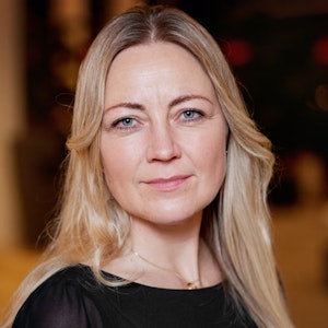 https://dk-femina-backend.imgix.net/video_thumbnails/pewIC4JZ.jpg?ixlib=vue-2.9.1&auto=format&width=300&height=300&fit=crop&fp-x=0.5&fp-y=0.5