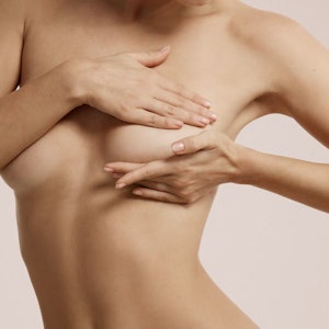 https://dk-femina-backend.imgix.net/video_thumbnails/tONzdk03.jpg?ixlib=vue-2.9.1&auto=format&width=300&height=300&fit=crop&fp-x=0.5&fp-y=0.5