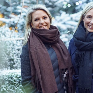 https://dk-femina-backend.imgix.net/video_thumbnails/yZ4zcog1.jpg?ixlib=vue-2.9.1&auto=format&width=300&height=300&fit=crop&fp-x=0.5&fp-y=0.5